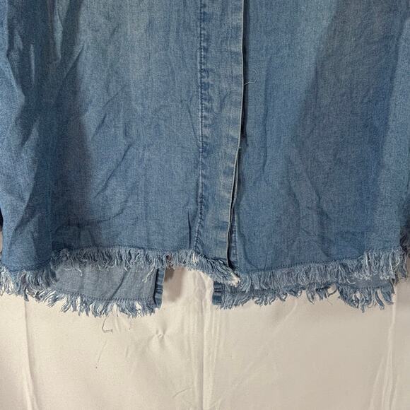 Linea Donna Women’s Blue Chambray Button-Down Shirt 2X, Raw Hem, 2 Front Pockets - Picture 5 of 6